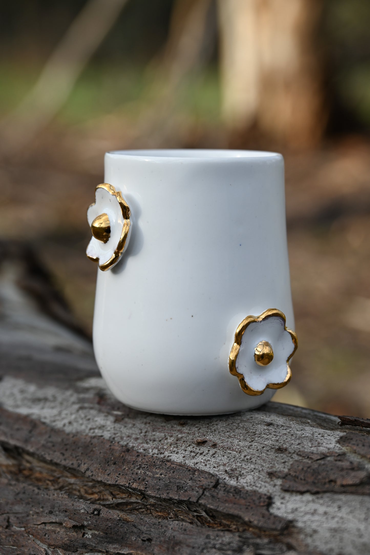 Porcelain Gold Flowers Thumb Mug
