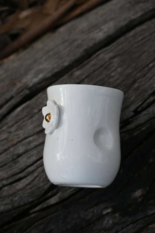 Porcelain Gold Flower Thumb Mug